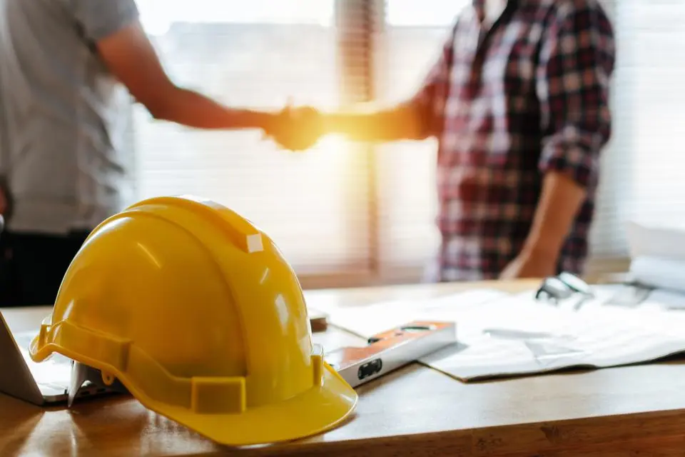 https://www.sydle.com/blog/assets/post/indicadores-de-qualidade-na-construcao-civil-64061c186341cd0eeaad0407/indicadores-qualidade-constru%C3%A7%C3%A3o-civil.webp